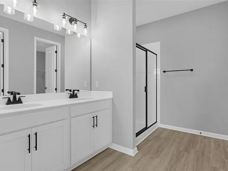 819 Ballantyne Dr — Photo 6