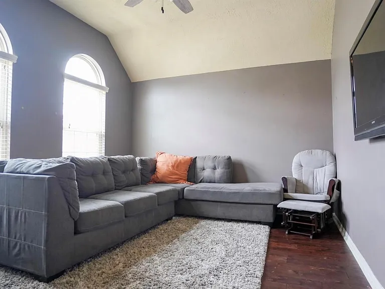 2109 Mooncrest Dr — Photo 15