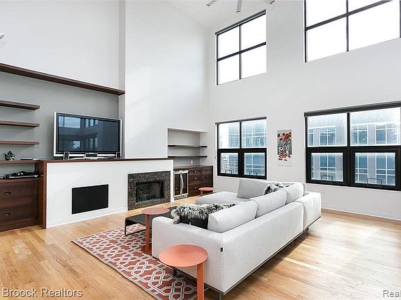 3rd image of 100 N Center St Unit 301