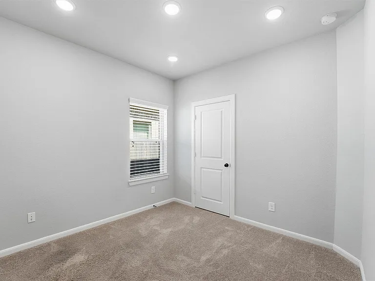 1338 Lakeside Creek Rd — Photo 9