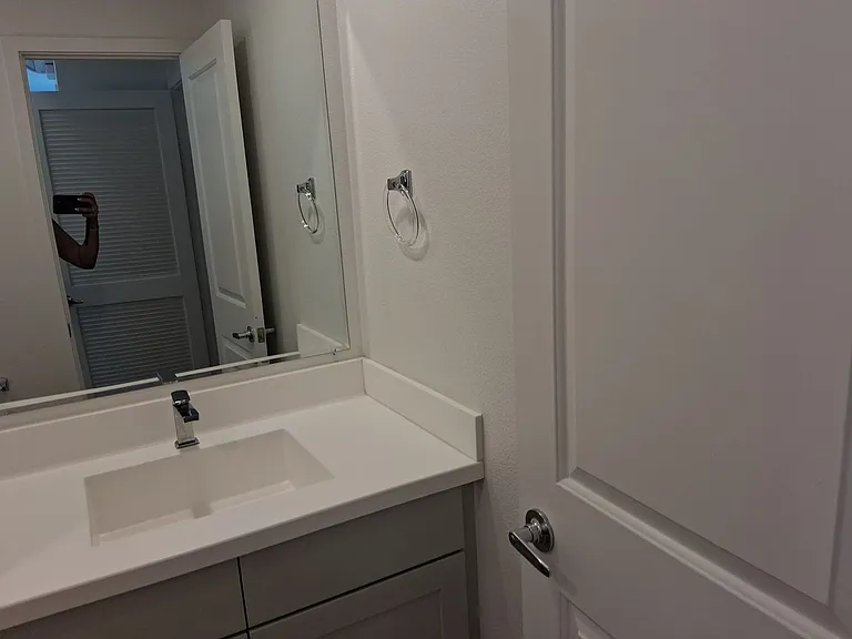 2040 N Highland Ave — Photo 33