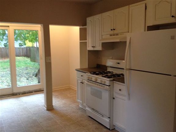 2nd image of 839 Oakhill St SE