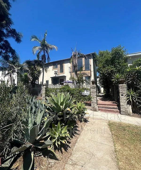 3731 Los Feliz Blvd #1/4