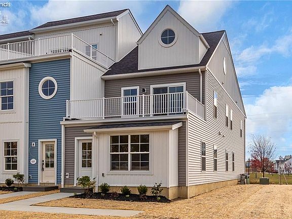 2nd image of 445 Harbor Ln