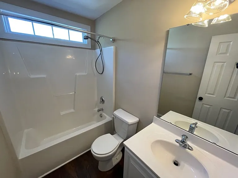 433 Holly Thorn Trce — Photo 25