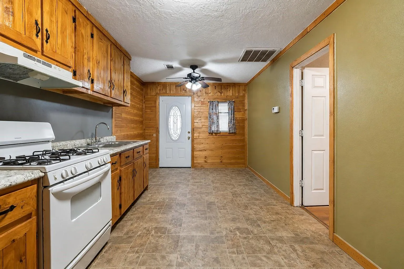 1 bed, 1.0 bath, 500 sqft, $750 — Photo 2