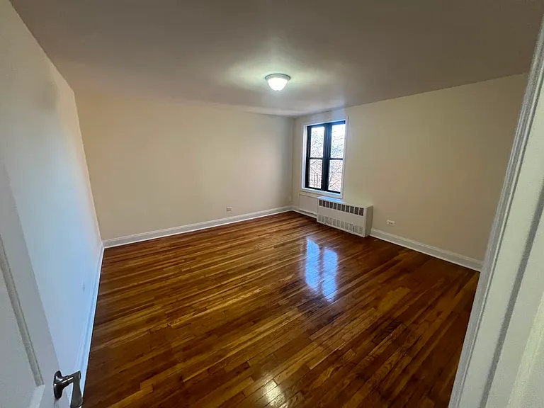 14454 Roosevelt Ave #1F — Photo 4