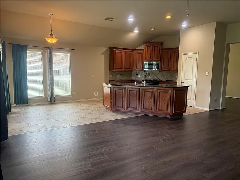10919 Starling Creek Dr — Photo 2