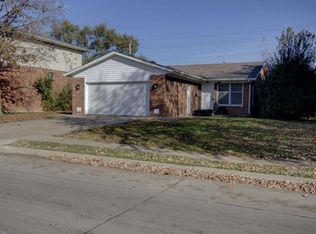 3252 Heatherton Dr, Davenport, IA