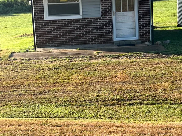 115 E Russell Lake Blvd, Calhoun Falls, SC 29628