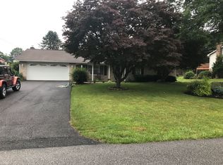 2948 Adams Dr, Chambersburg, PA 17201