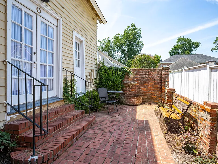 241 Laurens St SW #C — Photo 24