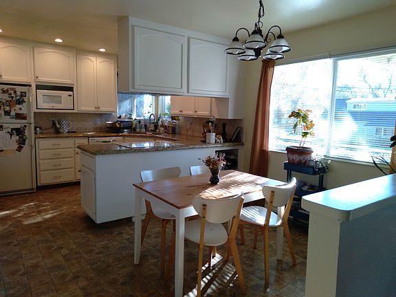 2nd image of 450 Sky Oaks Dr