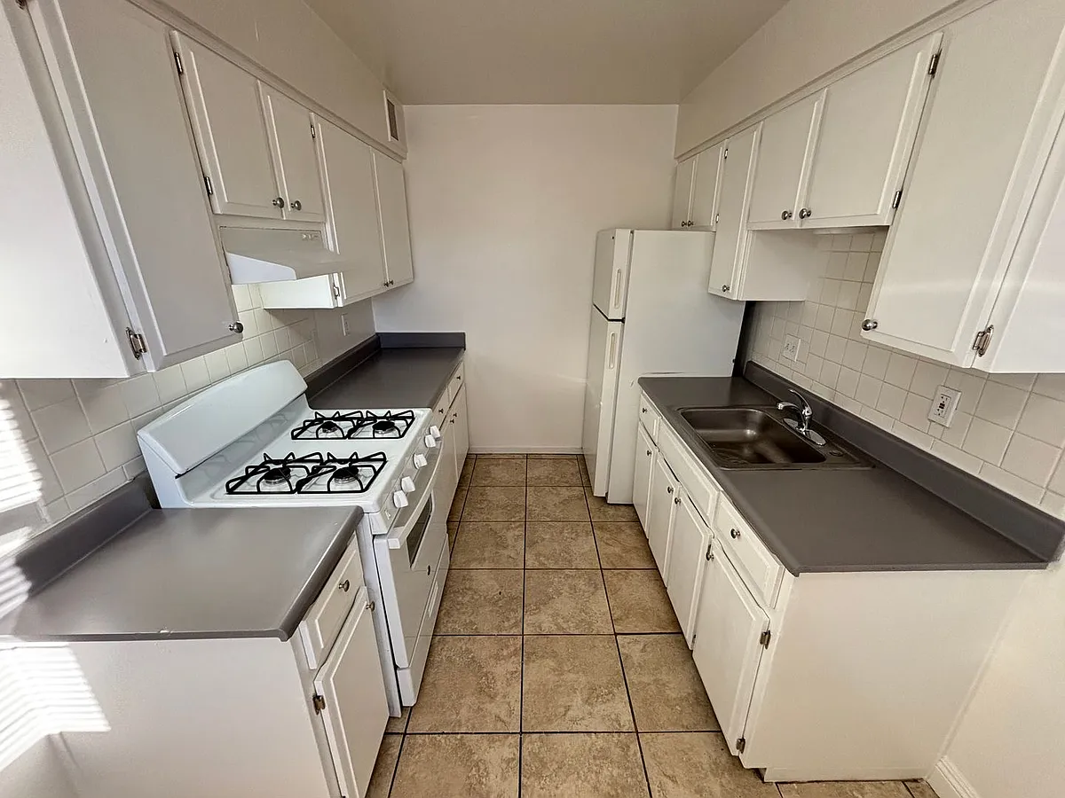 Building Photo - 5132 Pebble Beach Blvd #B