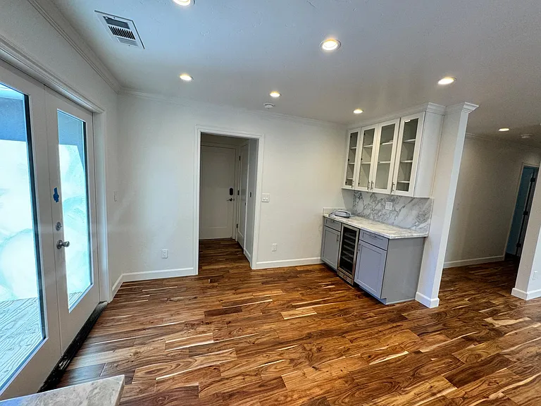913 Mockingbird Ln — Photo 8