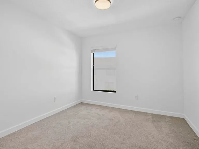 4408 Hemlock Dr — Photo 13