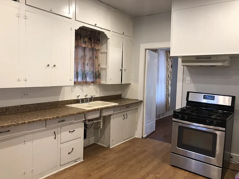 942 Bailey Ave — Photo 5