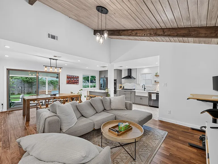 7803 Woodcroft Dr — Photo 2