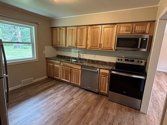 3rd image of 301 Highway 23 S #3