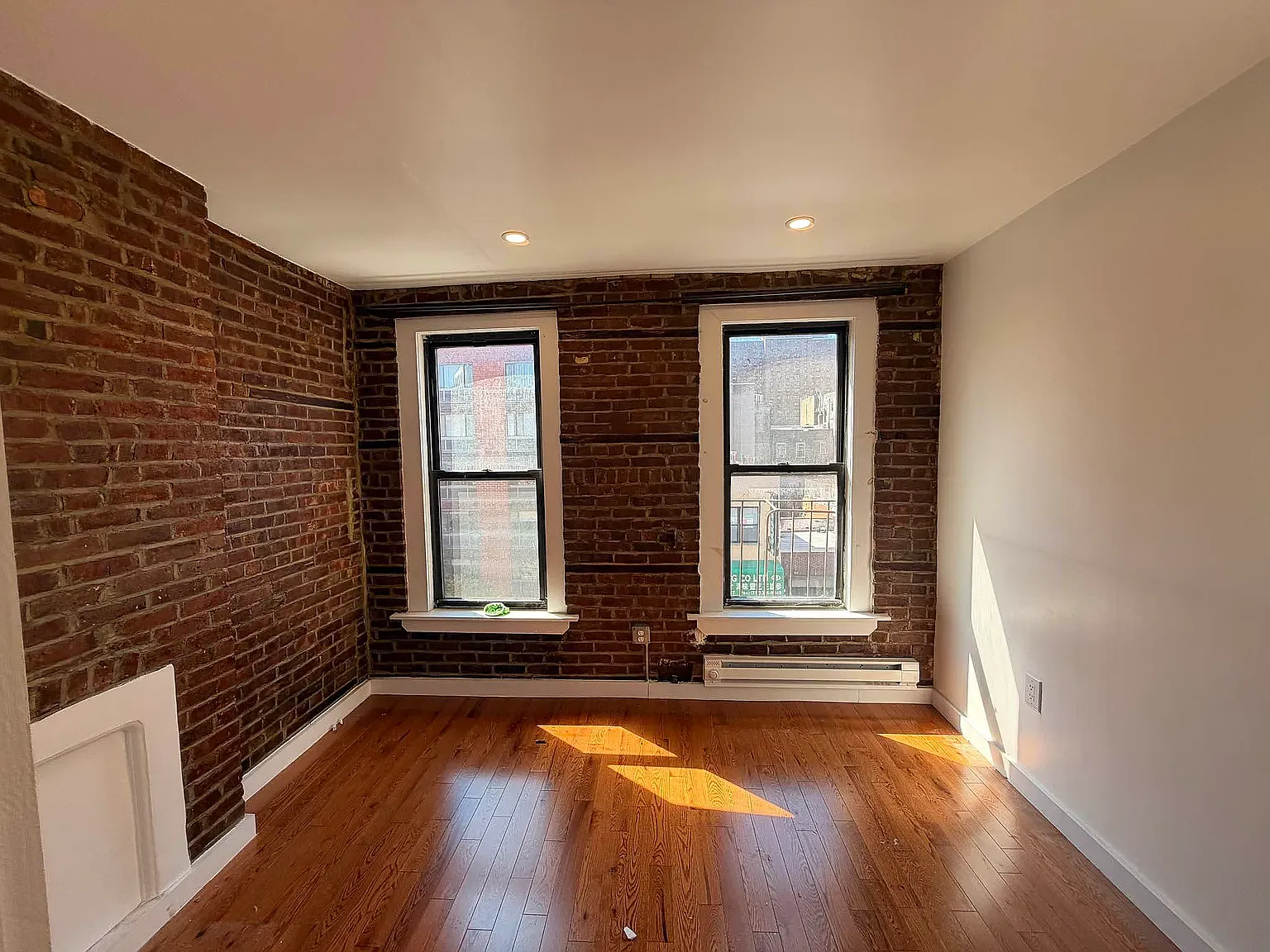 152 East Broadway — Photo 4