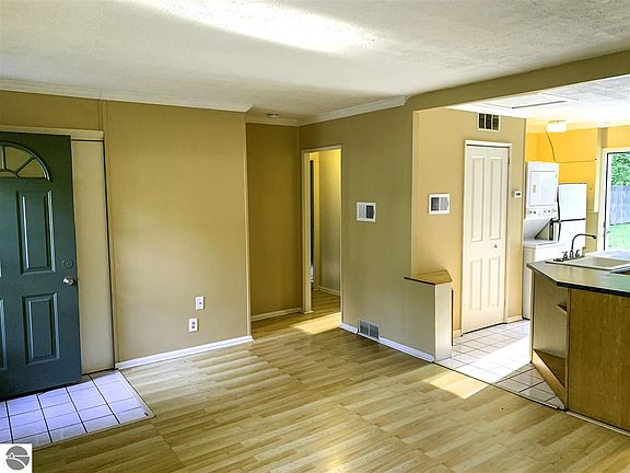 4th image of 935 Avenue D