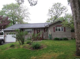 10 Dearborn Ave, Patchogue, NY 11772
