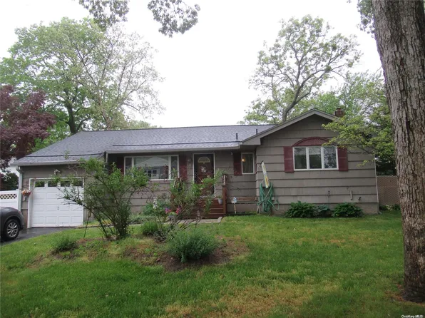 10 Dearborn Avenue, Patchogue, NY 11772