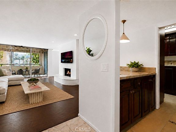 5th image of 5330 Lindley Ave Unit 209