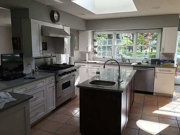 4th image of 64 Atlantic Ave