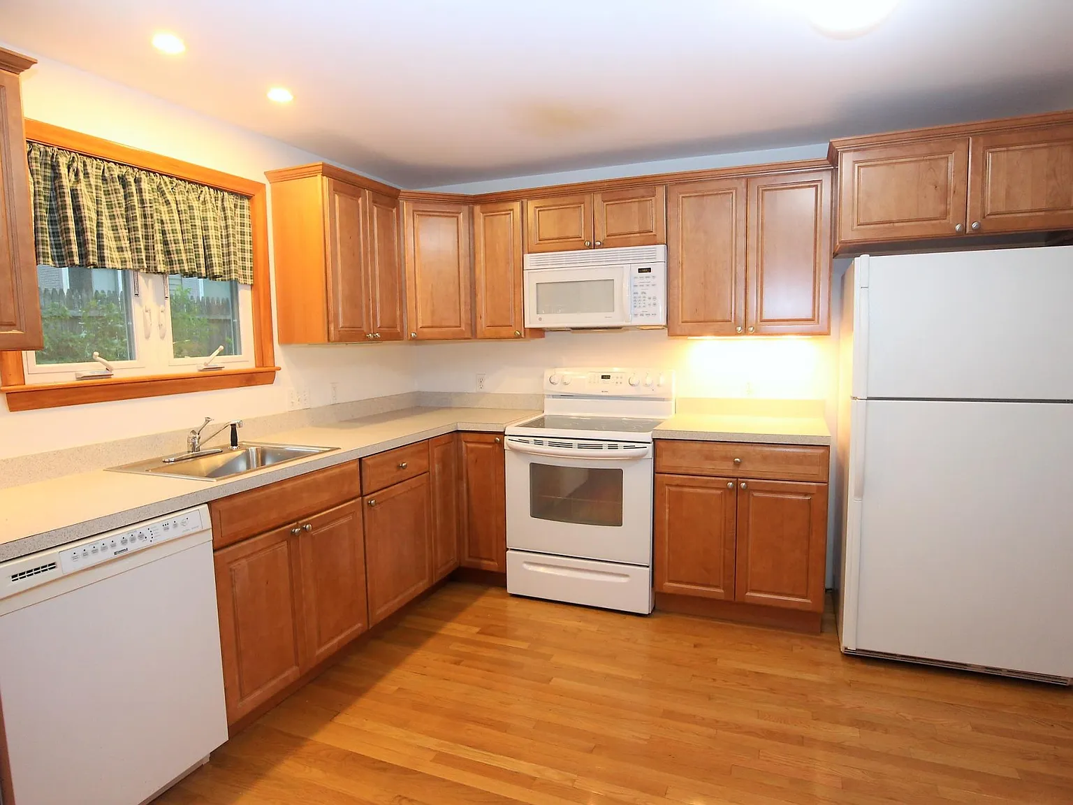 3 bed, 1500 sqft, $2,750 — Photo 3