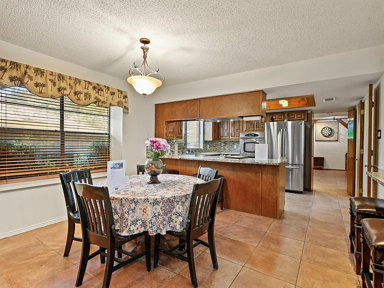 847 Middle Run Ct — Photo 44