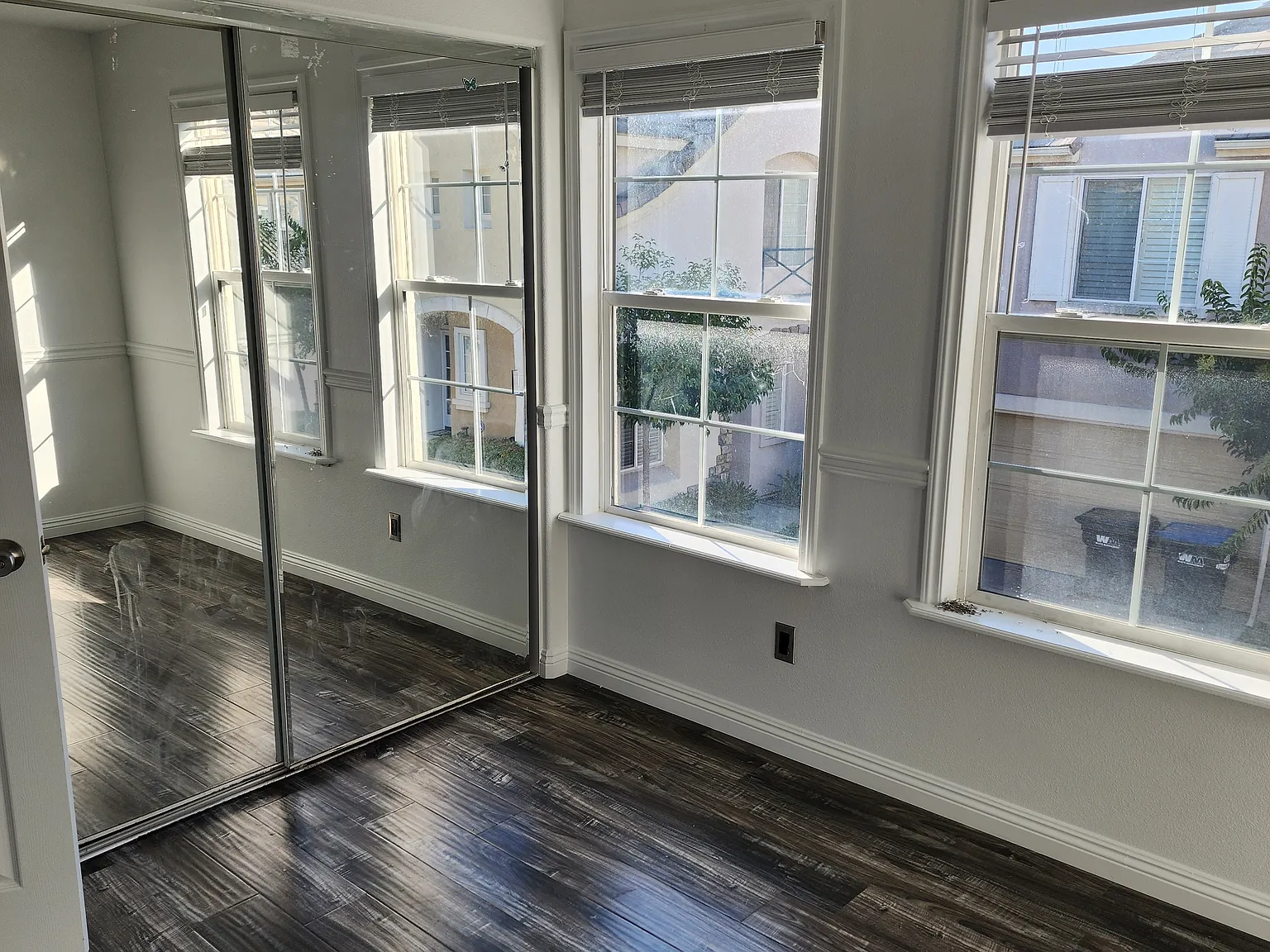 3 bed, 1214 sqft, $4,300 — Photo 4