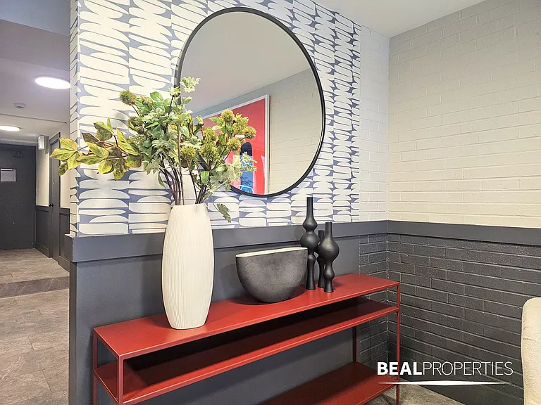 555 W Stratford Place — Photo 8