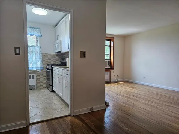 3345 94th St APT 6H, Jackson Heights, NY 11372