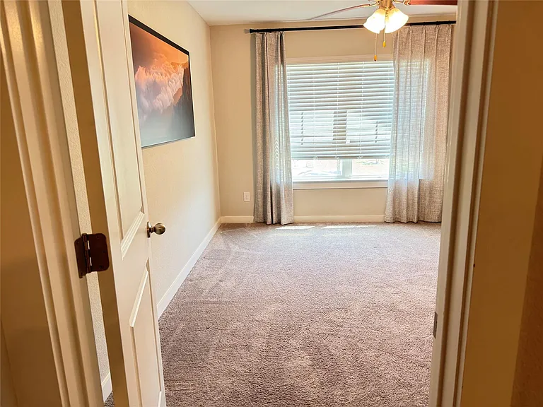 2328 Calvert Dr — Photo 12