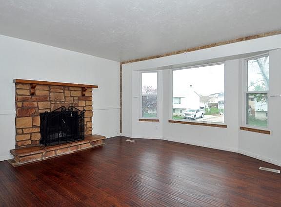 4th image of 2990 S Carla St