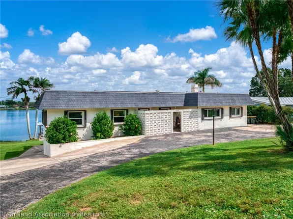 617 Lake Clay Dr S, Lake Placid, FL 33852