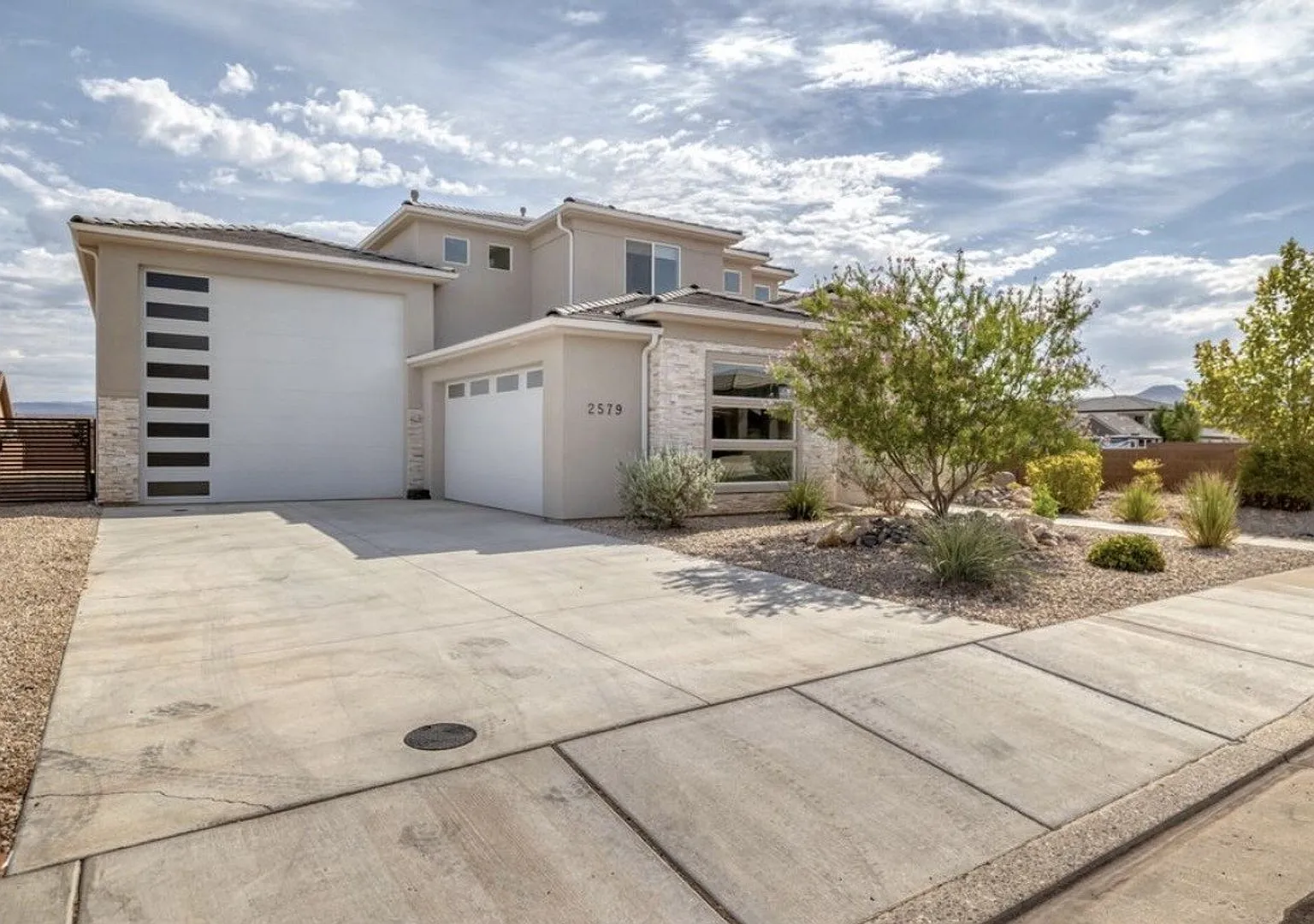 Ultimate Desert Oasis (Pool & 6 Car Garage) — Photo 3