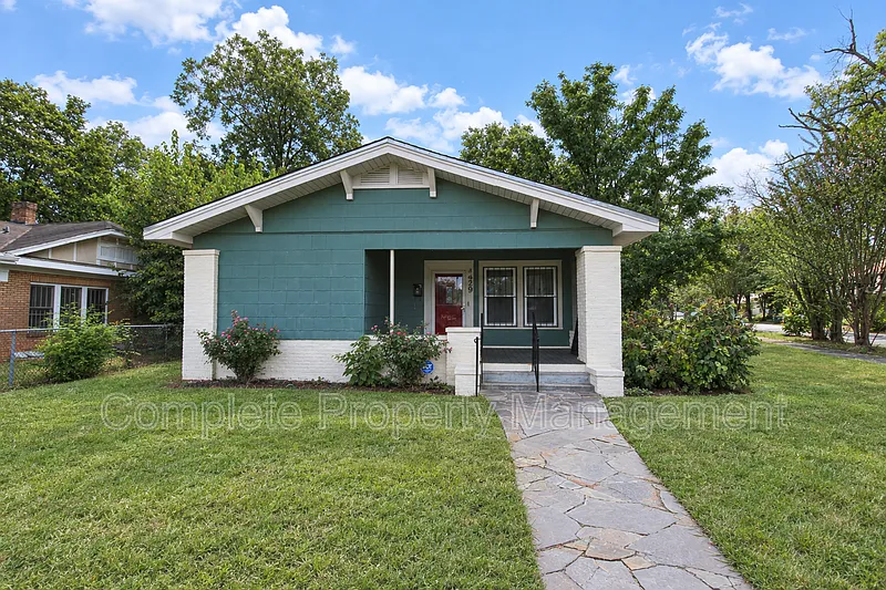 4 bed, 2.0 bath, 1600 sqft, $1,500 — Photo 1