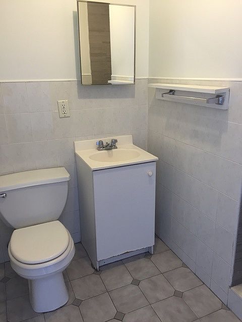 2nd image of 385 Troutman St #404RKA