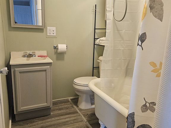 3rd image of 726 W Kerr St