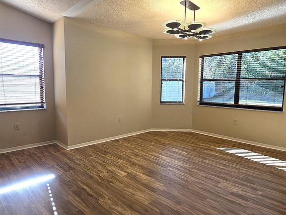 5th image of 10464 Cranston St