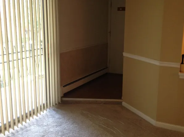 5340 Waterbury Ct APT 2103, Crestwood, IL 60445