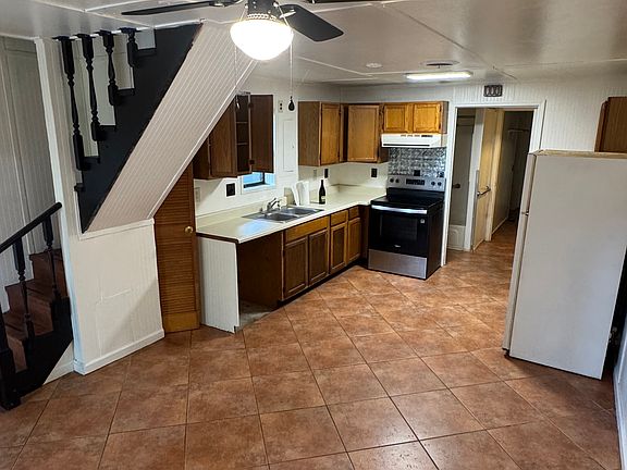 2nd image of 12 Racetrack Rd NE APT C
