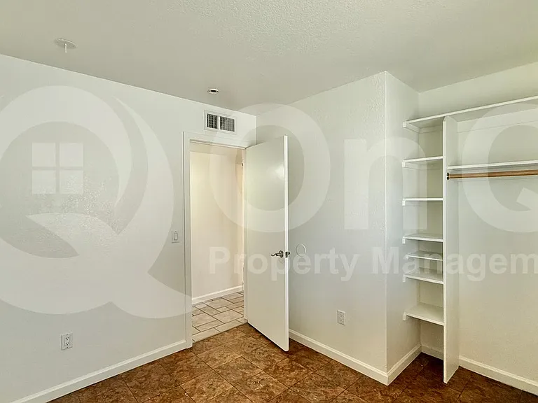 906 W Malibu Dr — Photo 10