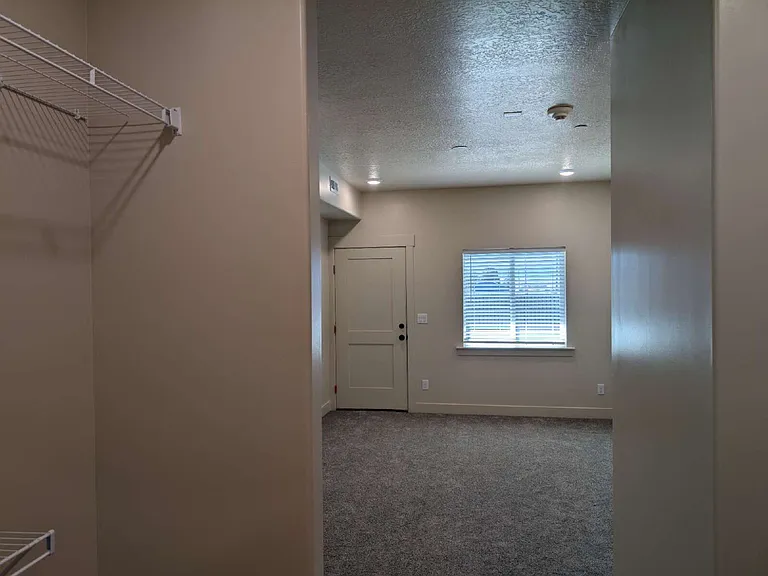 150 E 700 N #7 — Photo 22