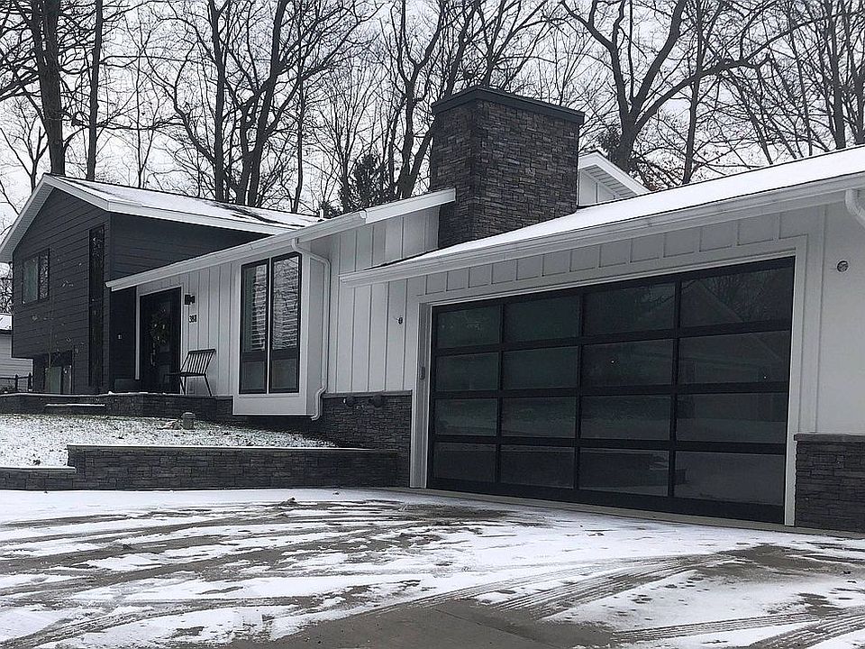 2nd image of 3811 Lake Ct SE