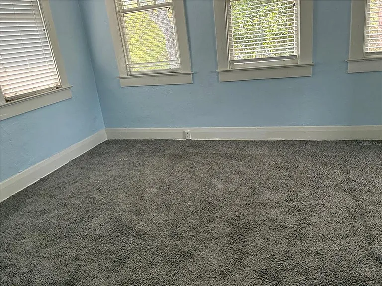 611 S Willow Ave — Photo 24