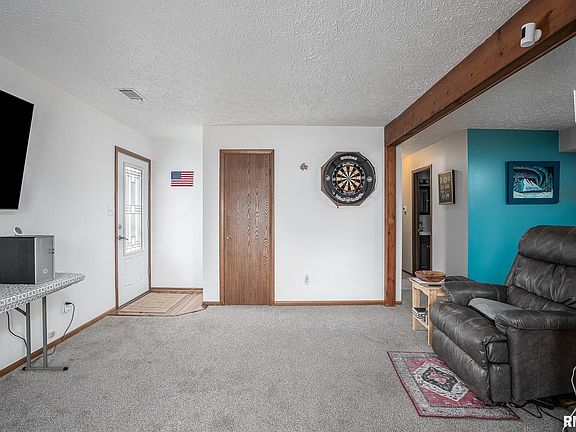 4th image of 7 Valley Dr APT 1