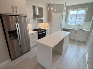 615 Carrington Blvd, Calgary, AB, Canada, Calgary, AB T3P 1K8
